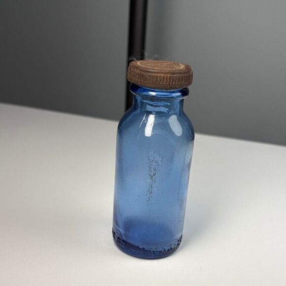 EMERSON  DRUG CO. BOTTLE  BLUE  EMBOSSED  BROMO-SELTZER with Lid - Picture 1 of 8